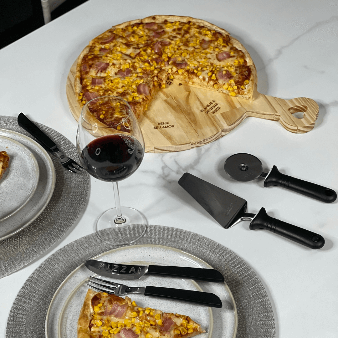 Tábua de Madeira Pinus para Pizza Coração 47cm