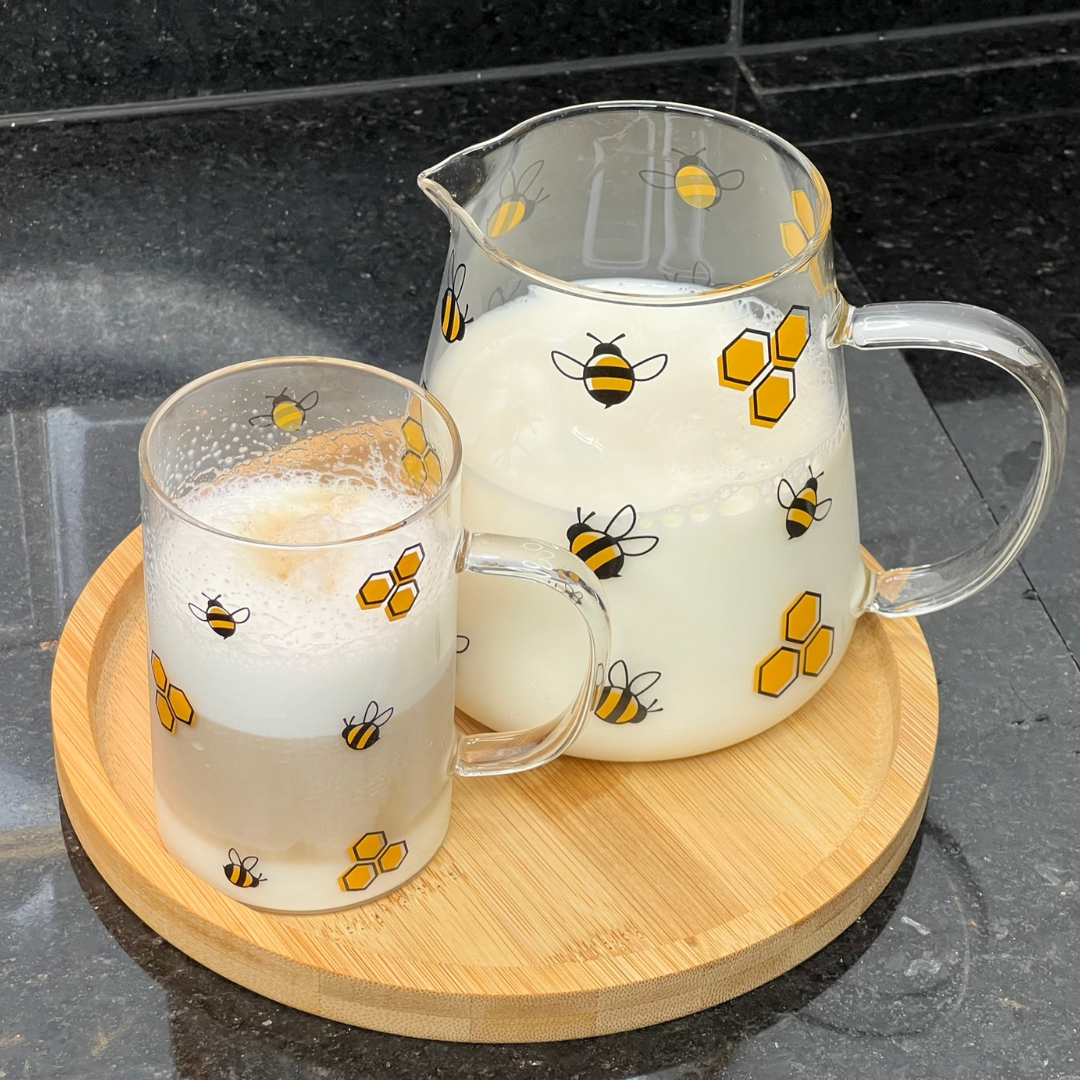 caneca chaleira bee com bandeja bambu