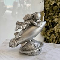 Escultura Astronauta Foguete Decorativo Cromado 14cm