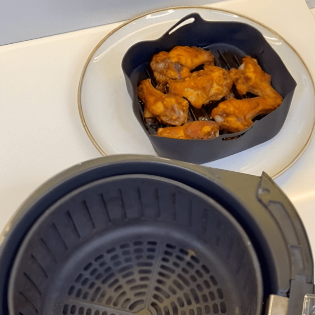 Forma Quadrada de Silicone para Air Fryer Preta 16cm