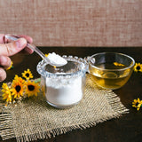 Açucareiro de Cristal Chumbo com Colher e Detalhes em Formato de Coração decorando uma mesa posta