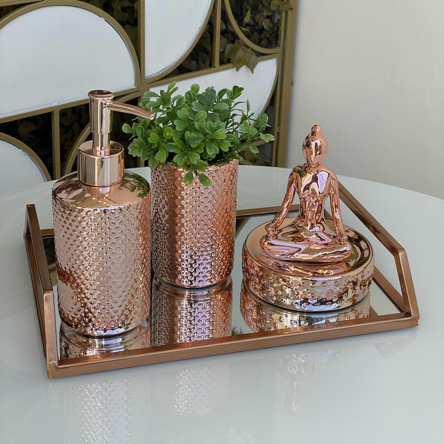 Bandeja Rose Gold em Metal Interior Espelhado Retangular com Alça - 29 cm - Ela Decora