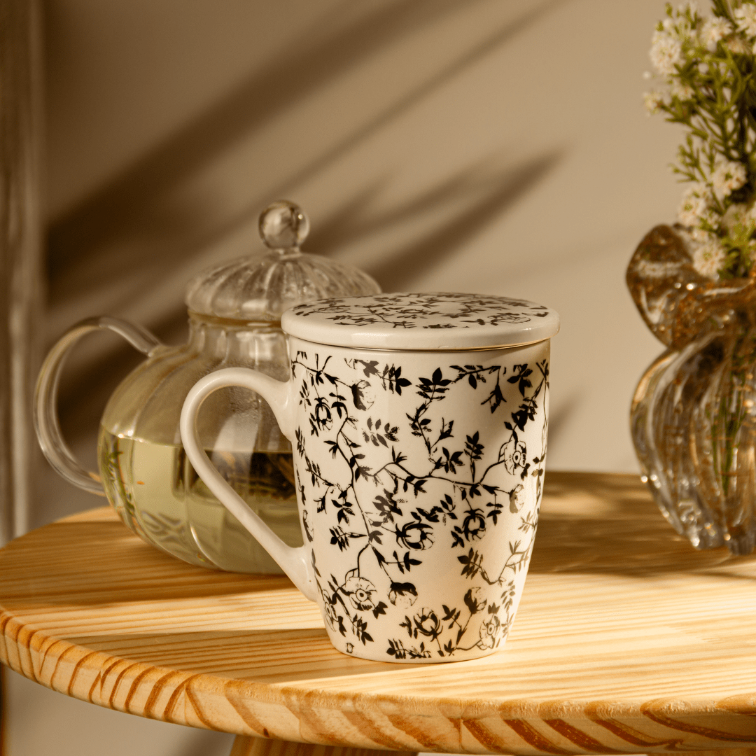 Caneca Porcelana com Tampa e Filtro Super White Tiny Flowers 340ml - Ela Decora