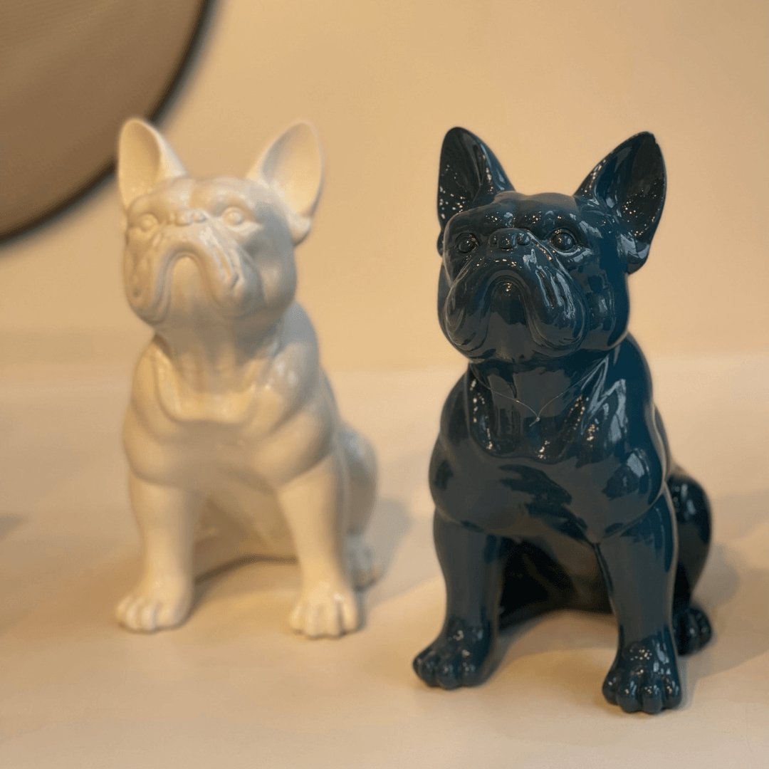 Escultura Cachorro Bulldog em Poliresina Azul 24cm - Ela Decora