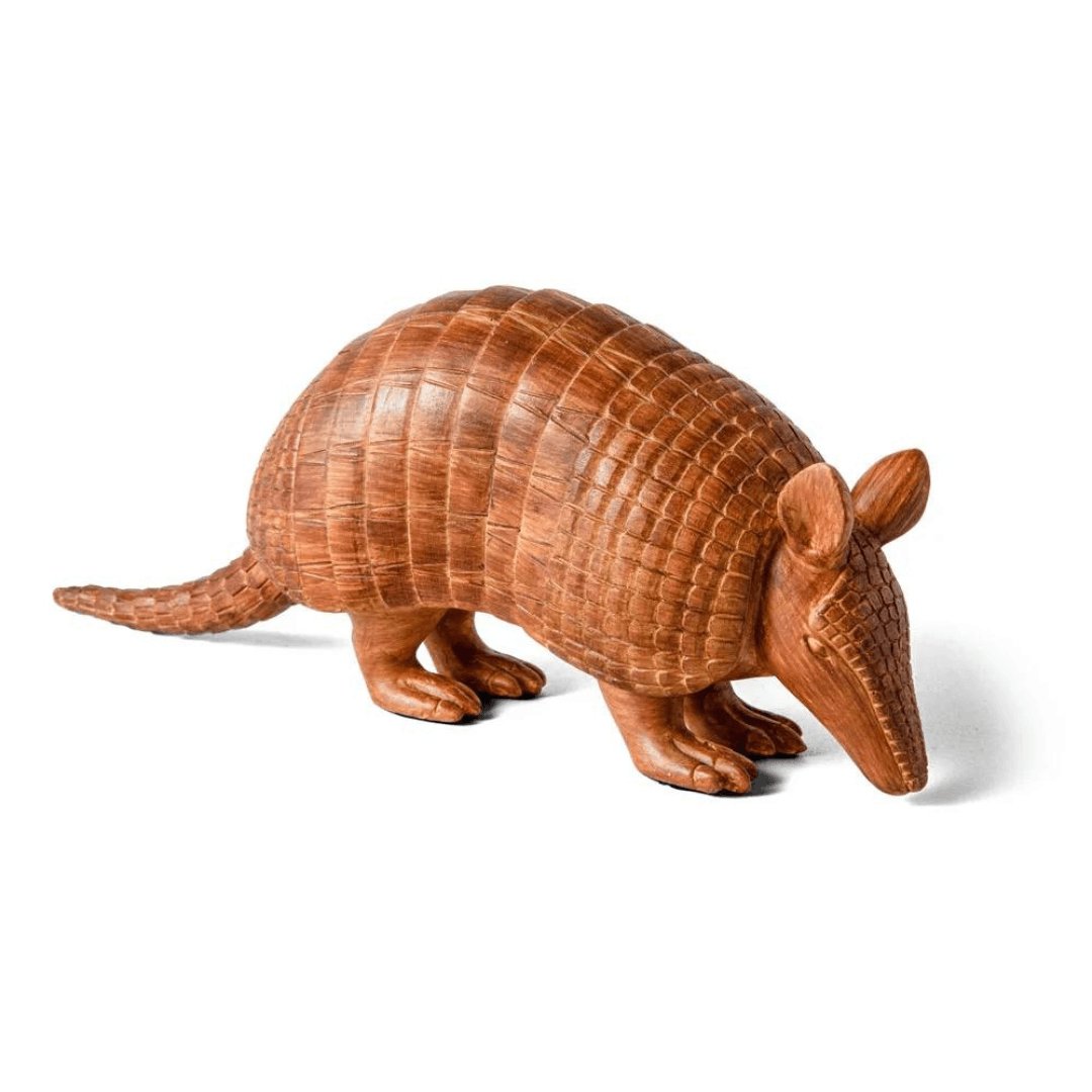 Escultura Decorativa Tatu em Poliresina Marrom 25,5cm - Ela Decora