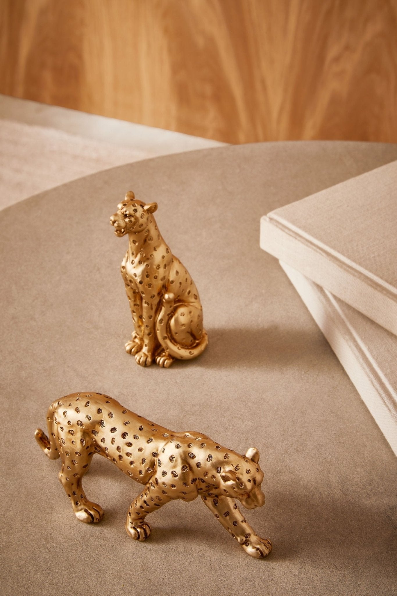 Escultura Leopardo em Poliresina Dourada 15cm - Ela Decora