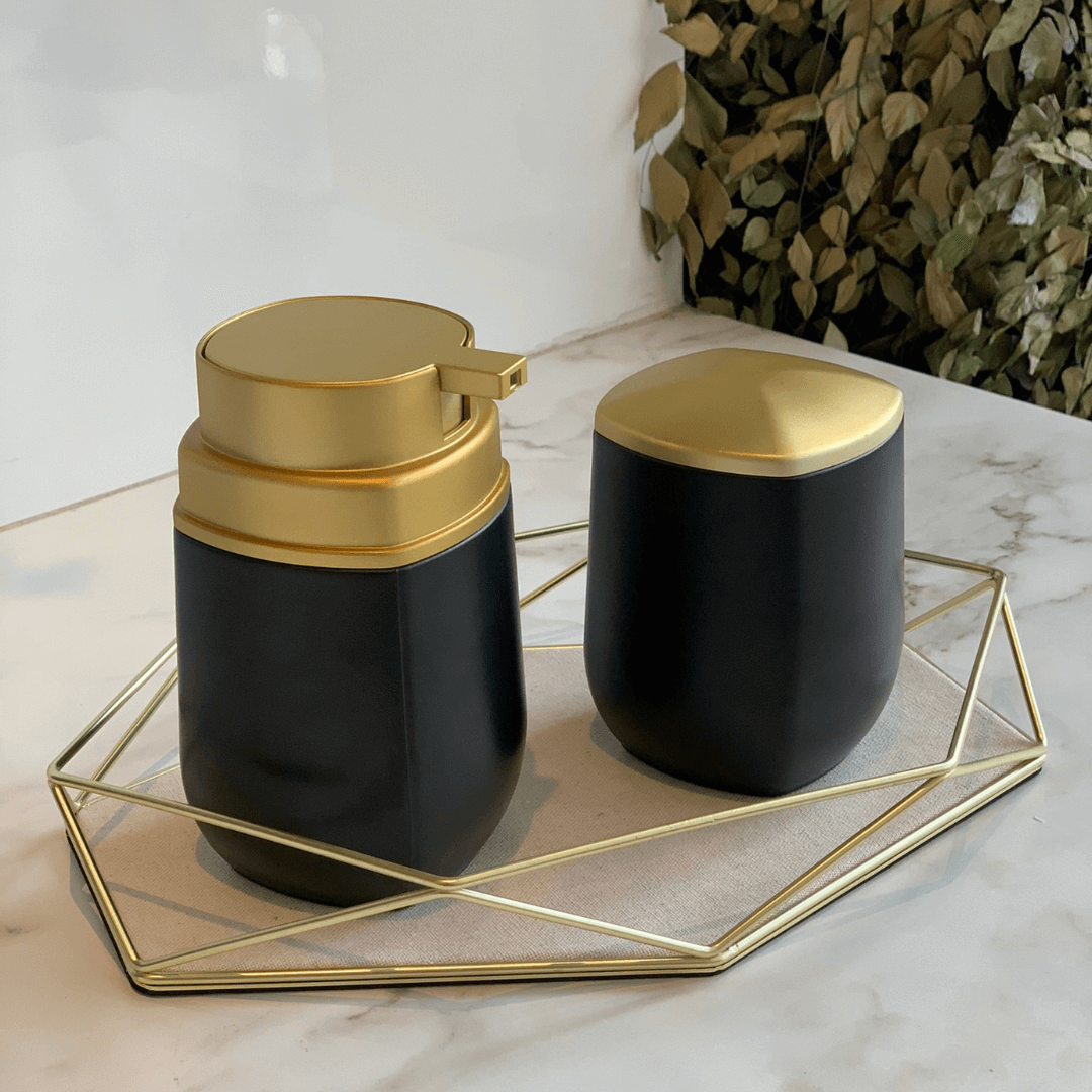 Porta Sabonete Líquido Preto e Dourado Fosco Linha Conceito - 450ml - Ela Decora